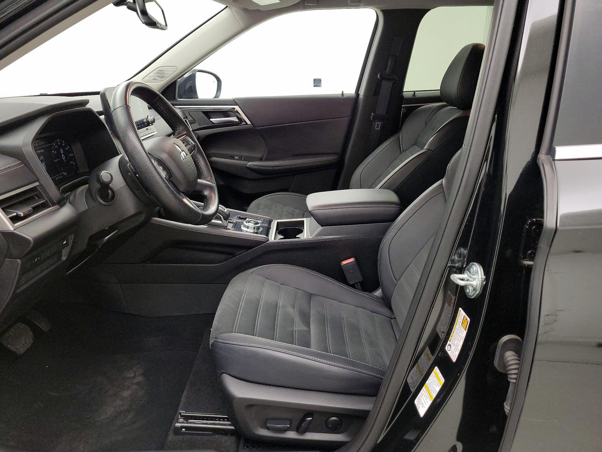 Thumbnail: 2024 Mitsubishi Outlander - 11