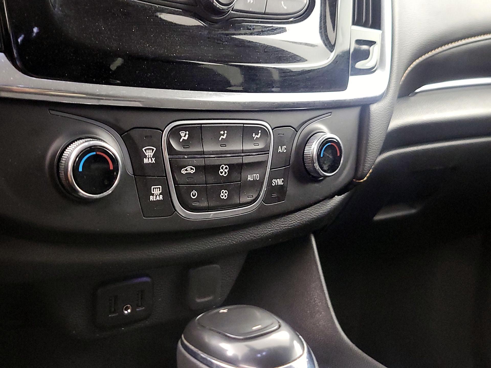 Thumbnail: 2020 Chevrolet Traverse - 16