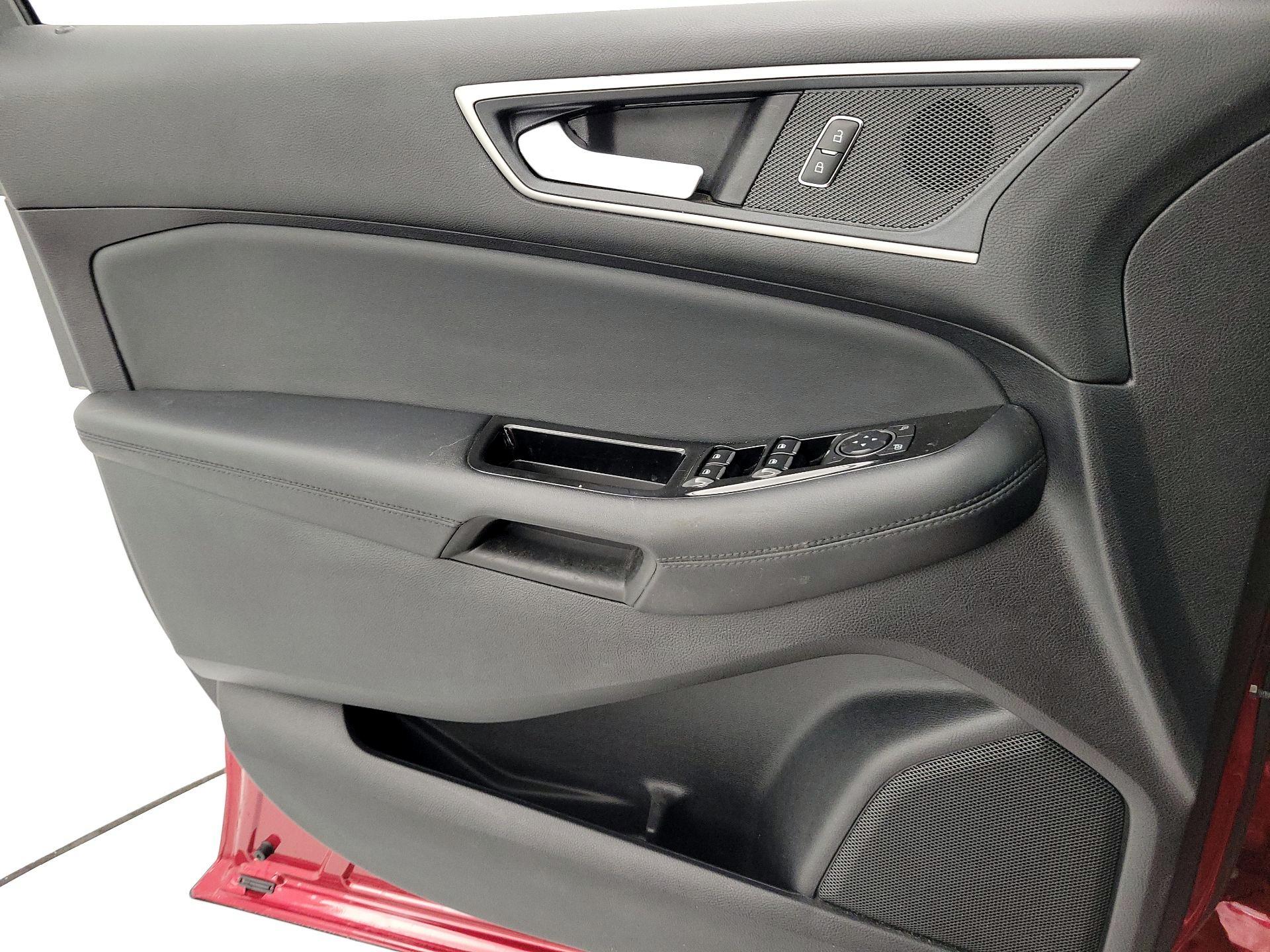 Thumbnail: 2020 Ford Edge - 12