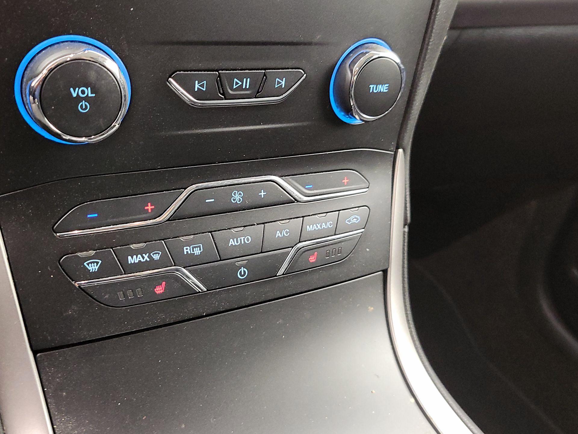 Thumbnail: 2020 Ford Edge - 17