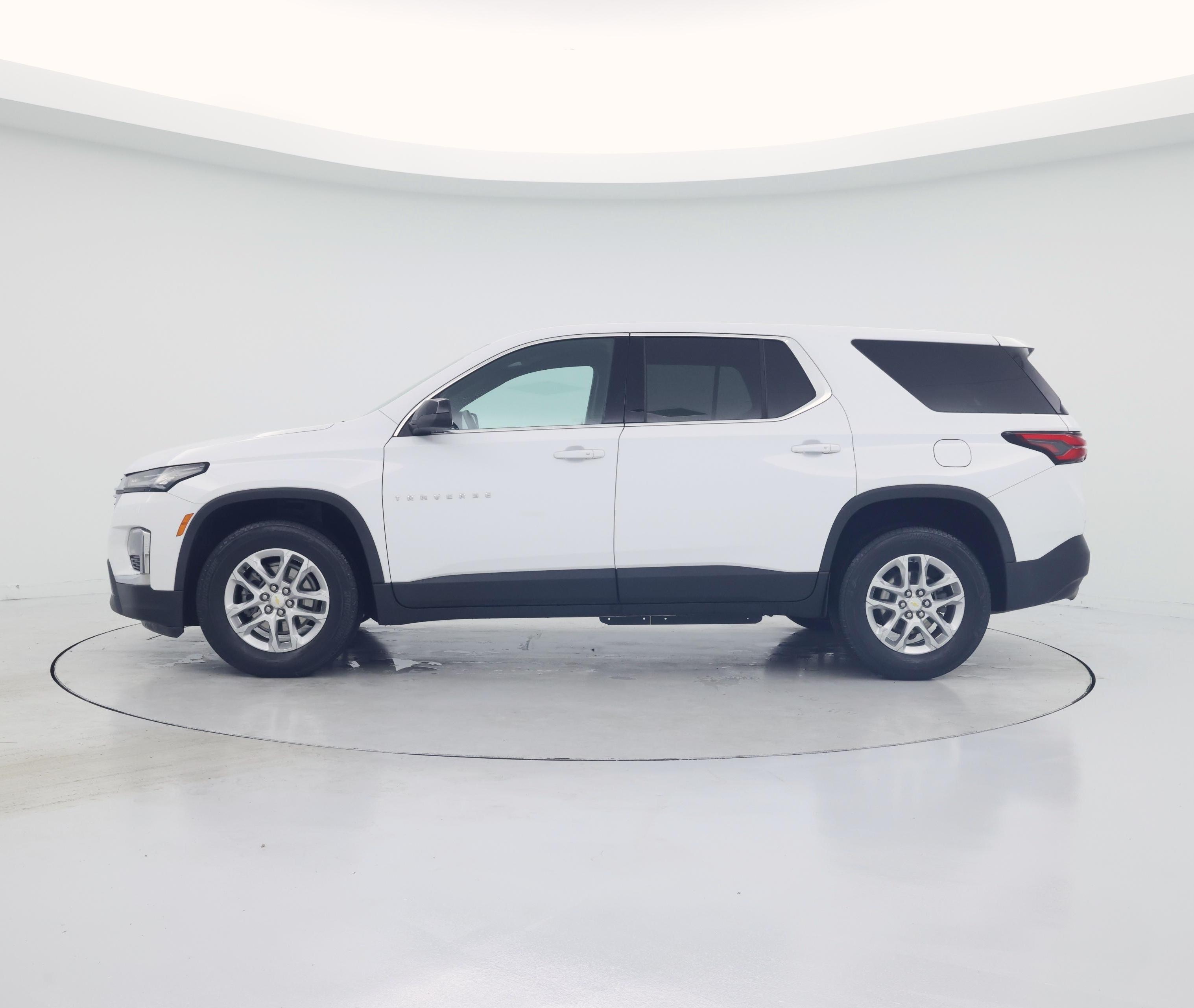 Thumbnail: 2022 Chevrolet Traverse - 3