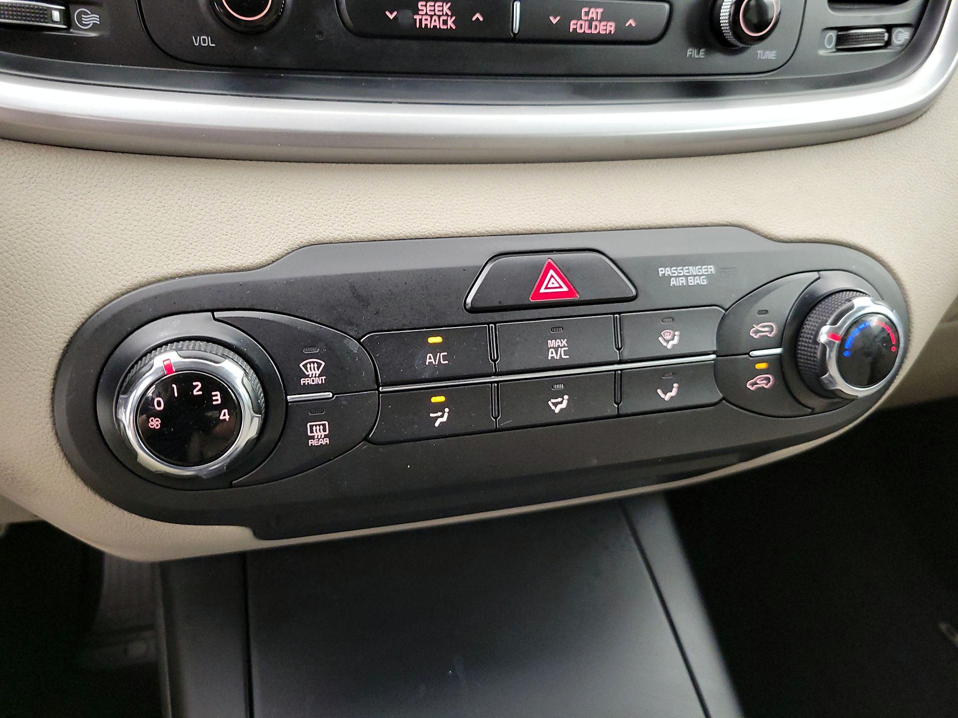 Thumbnail: 2016 Kia Sorento - 16