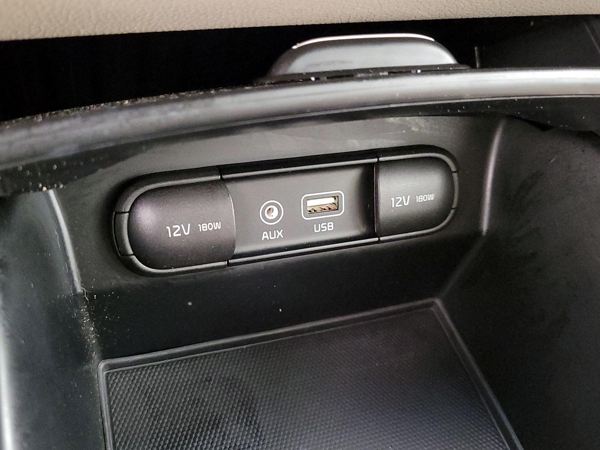 Thumbnail: 2016 Kia Sorento - 18