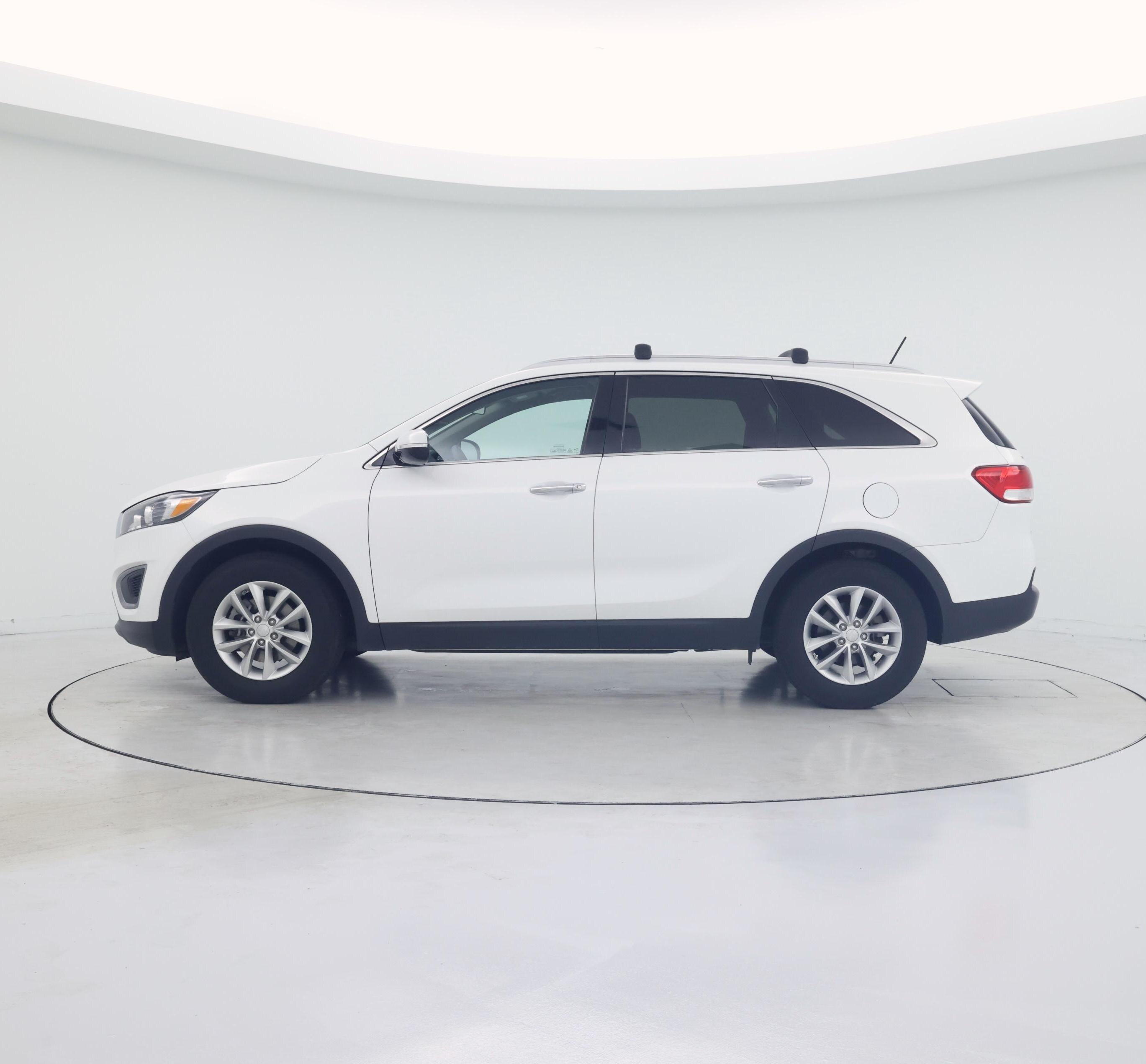 Thumbnail: 2016 Kia Sorento - 3