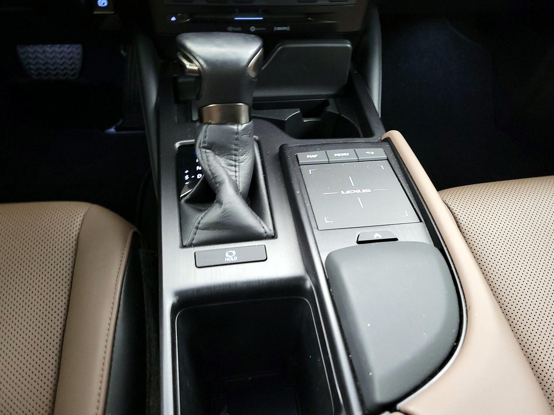Thumbnail: 2022 Lexus ES - 18