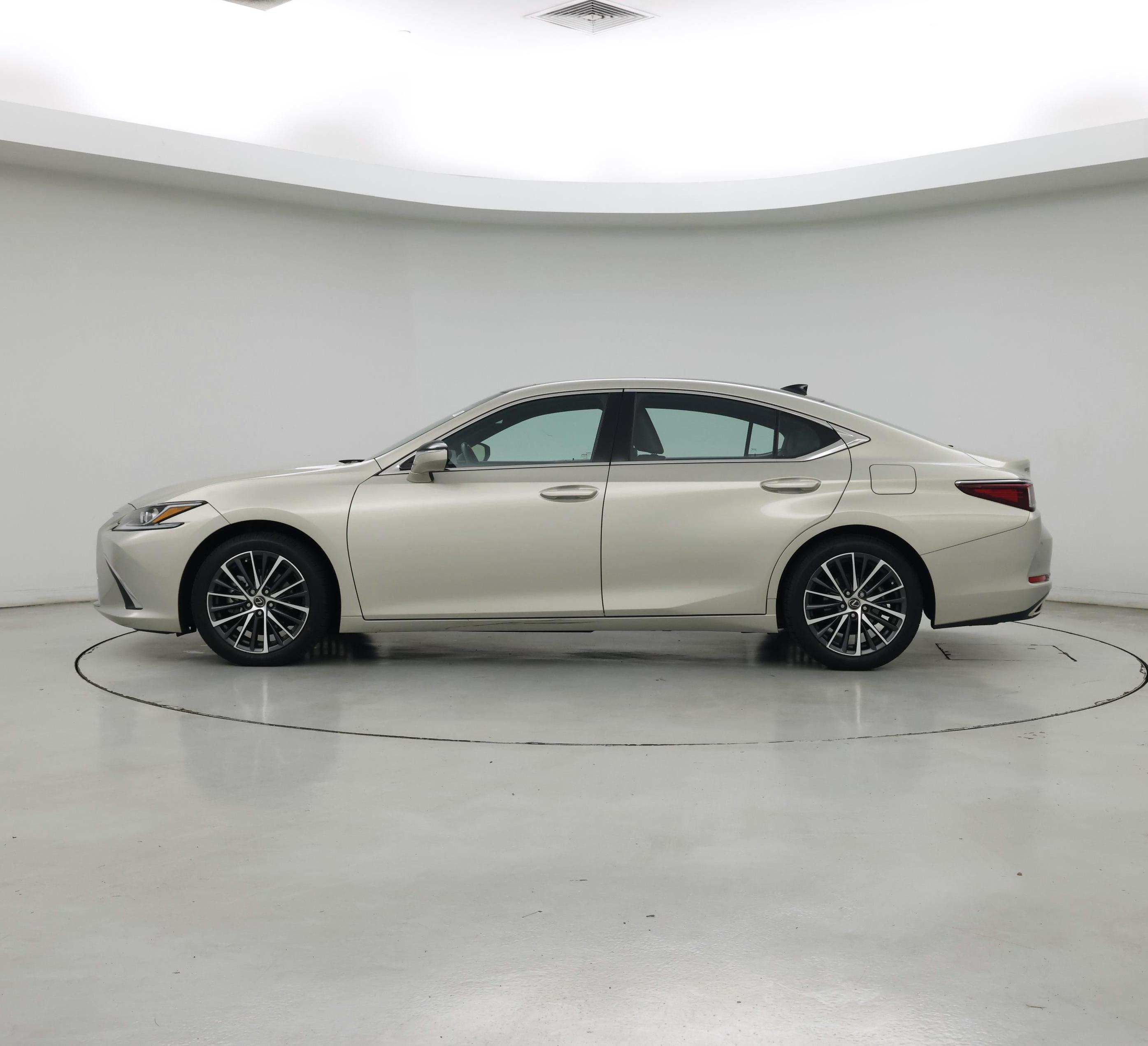 Thumbnail: 2022 Lexus ES - 3