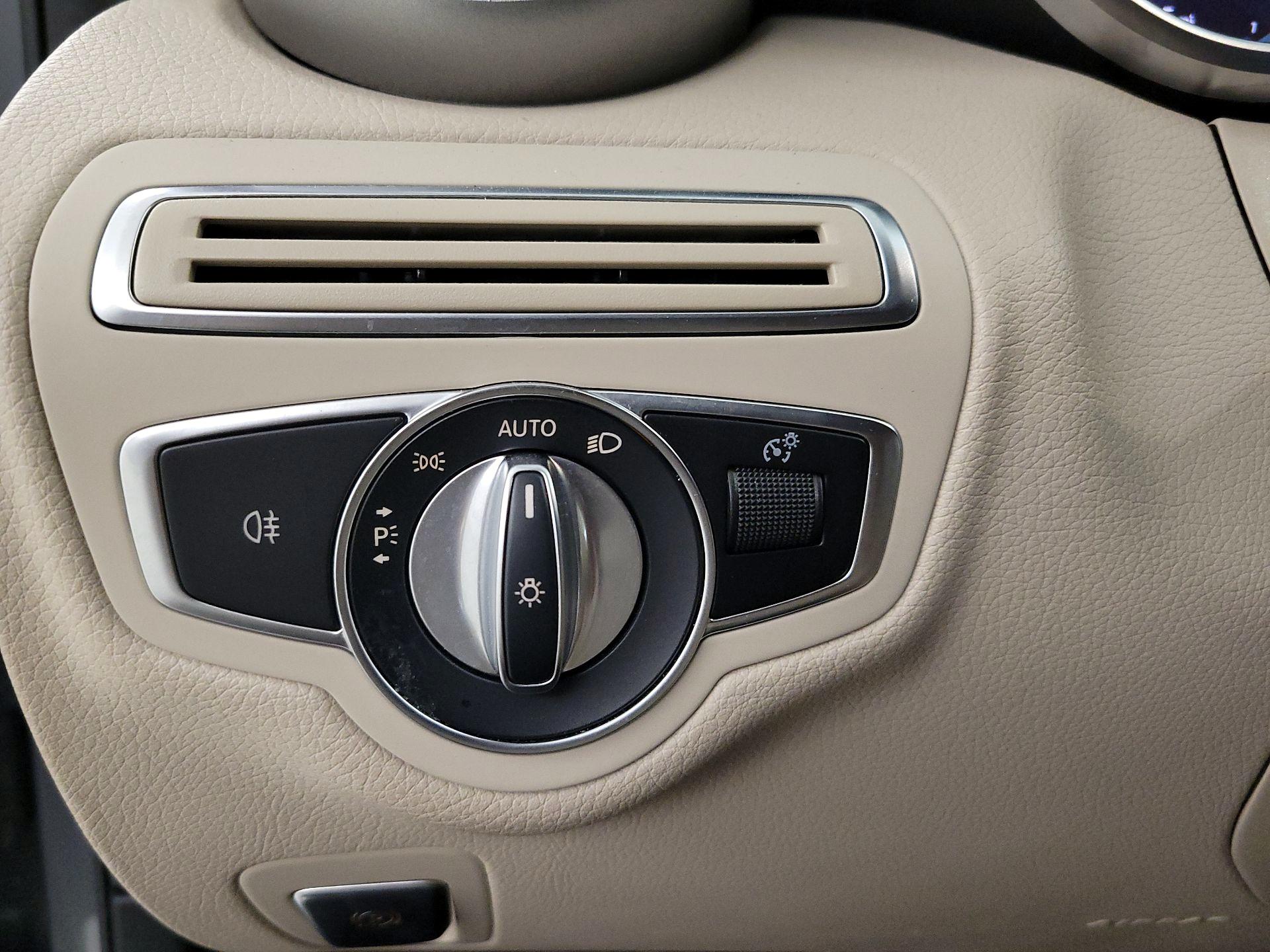 Thumbnail: 2021 Mercedes-Benz C-Class - 13