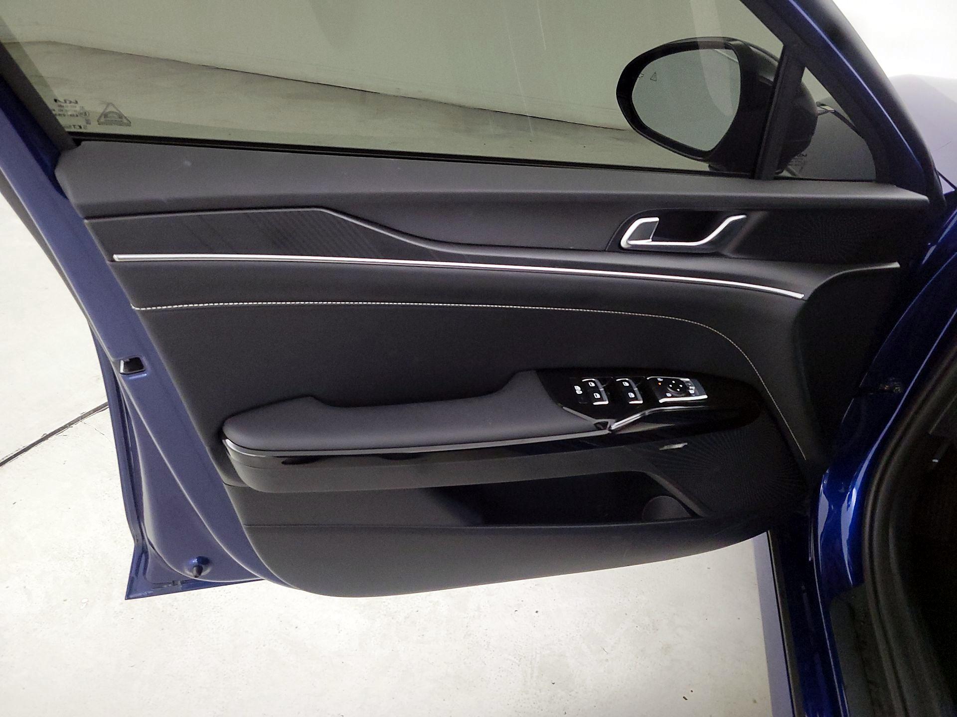 Thumbnail: 2025 Kia K5 - 12