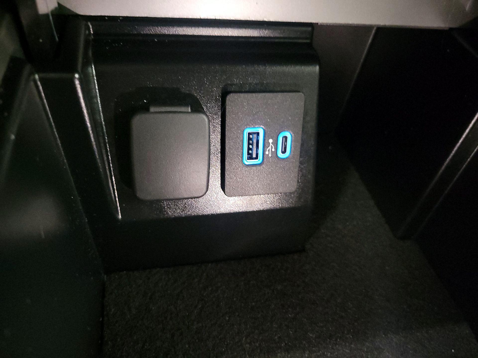 Thumbnail: 2022 Ford Explorer - 19