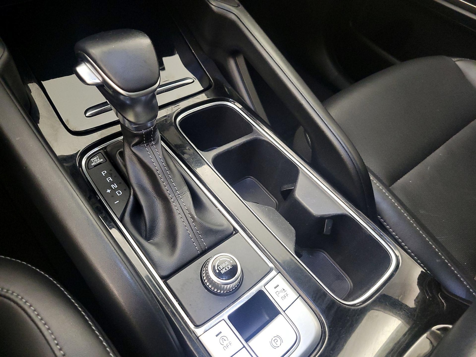 2022 Kia Telluride S - Photo 19