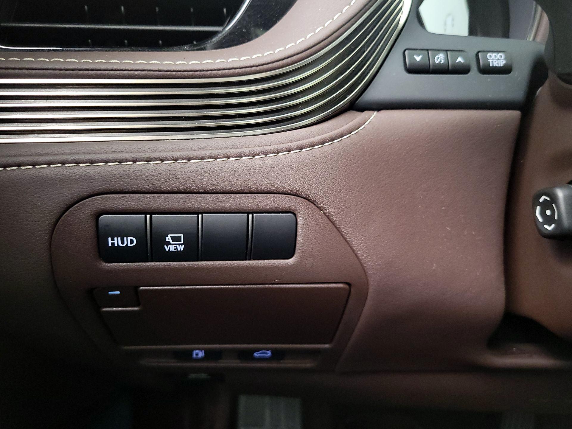 Thumbnail: 2019 Lexus LS - 13