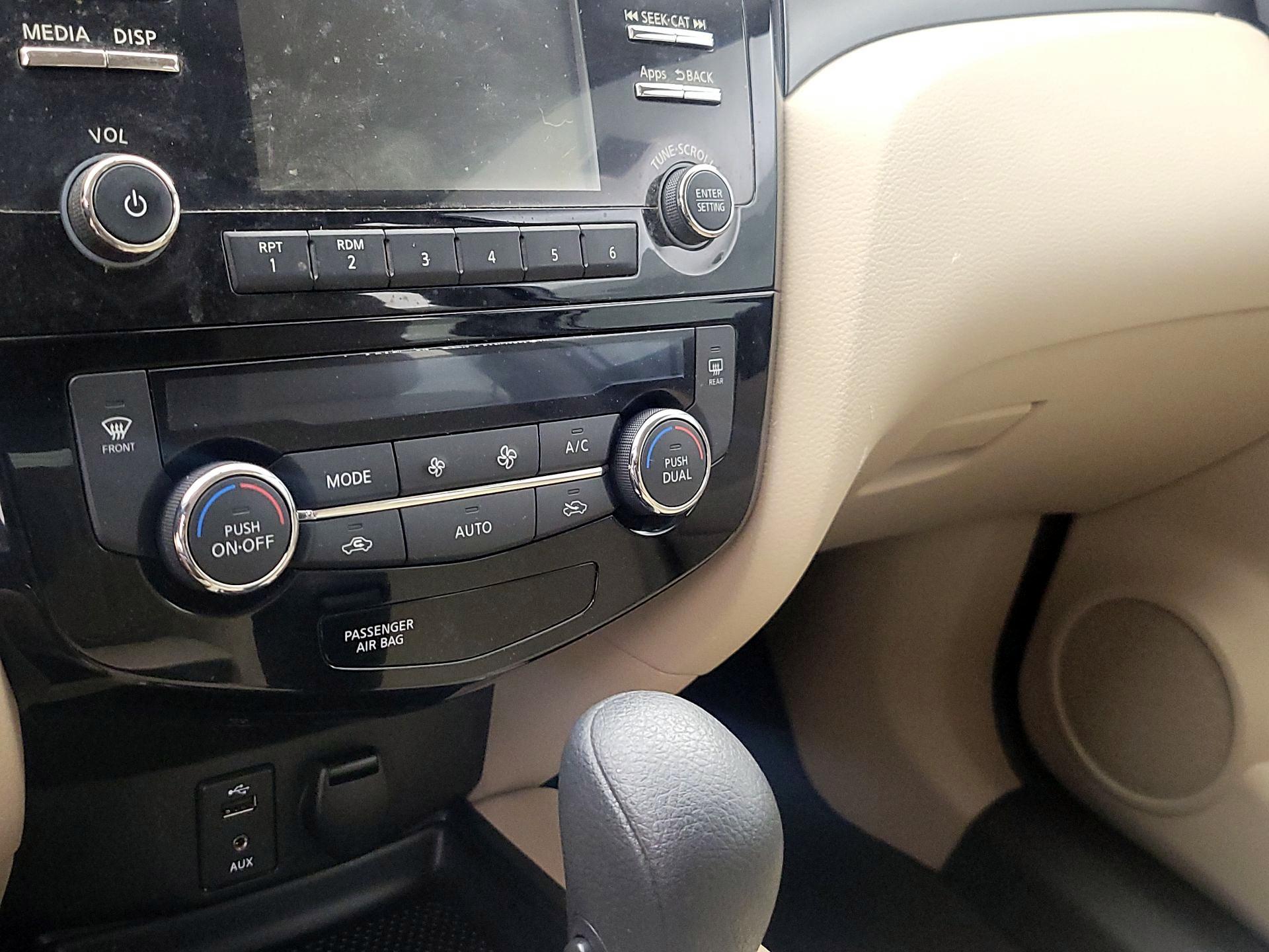 Thumbnail: 2016 Nissan Rogue - 16