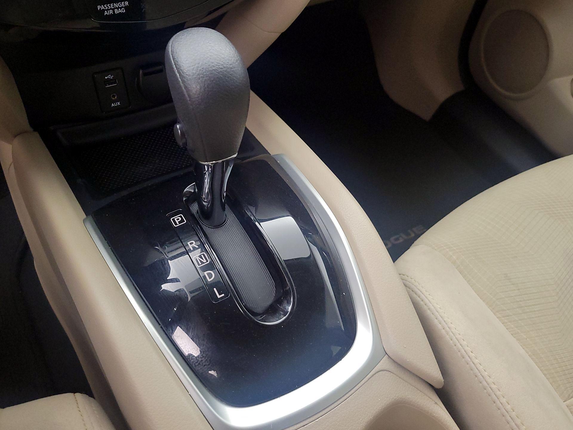 Thumbnail: 2016 Nissan Rogue - 17