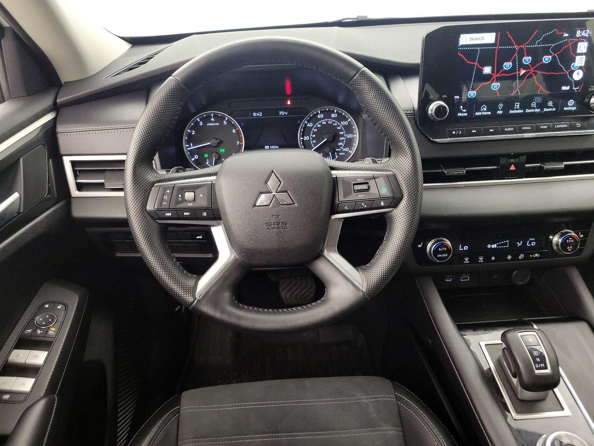 Thumbnail: 2024 Mitsubishi Outlander - 10