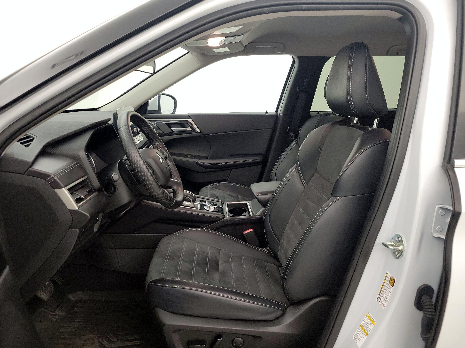 Thumbnail: 2024 Mitsubishi Outlander - 11