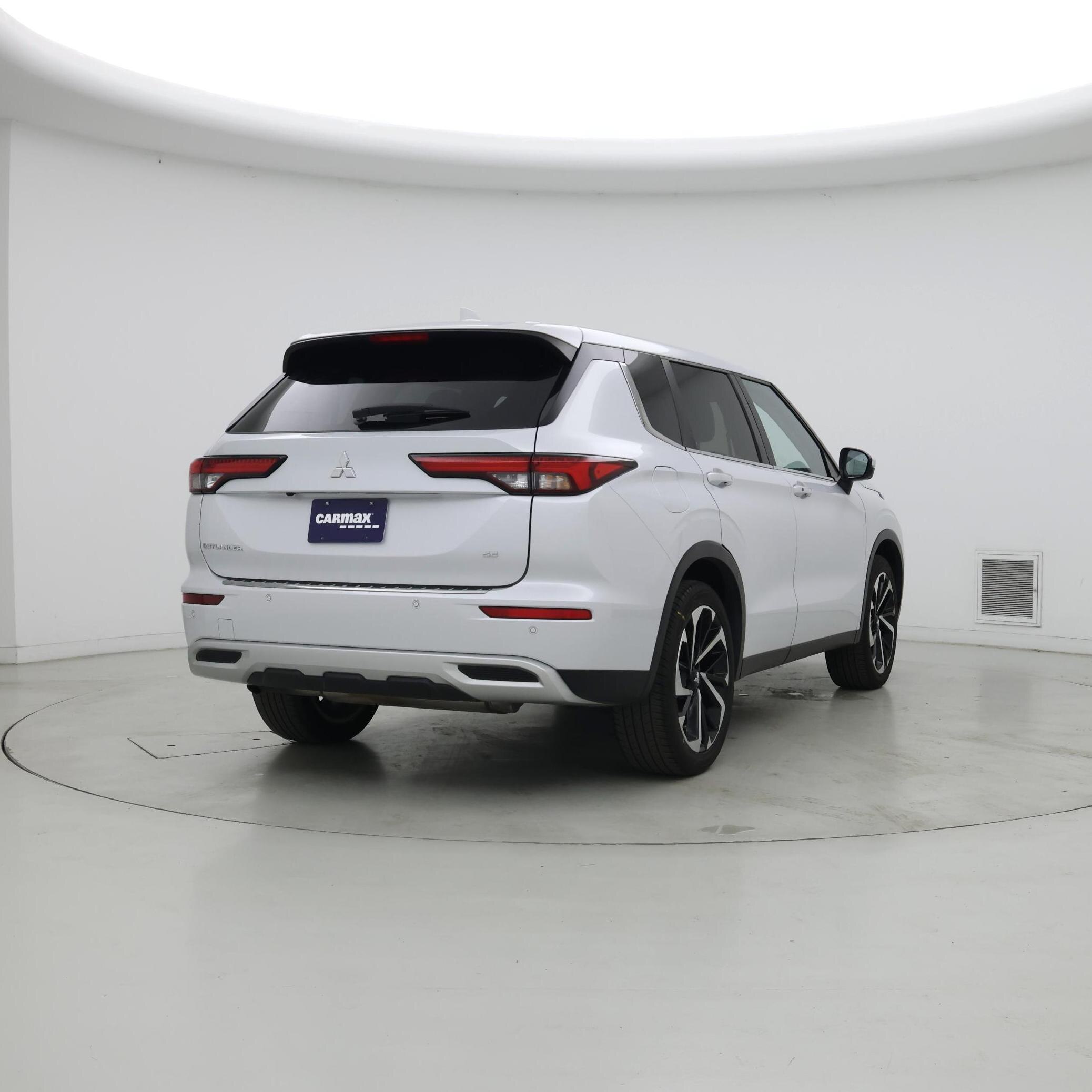 Thumbnail: 2024 Mitsubishi Outlander - 8