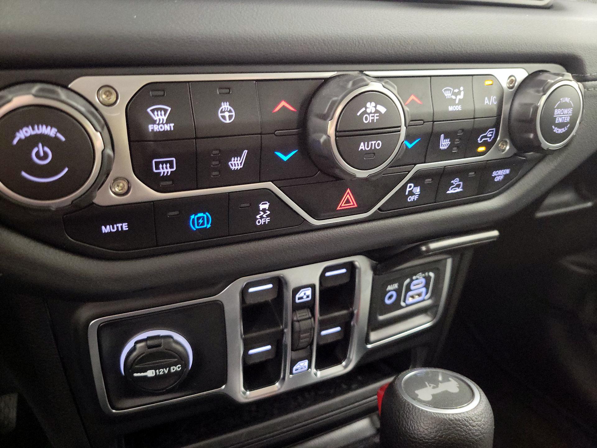 Thumbnail: 2025 Jeep Wrangler - 16