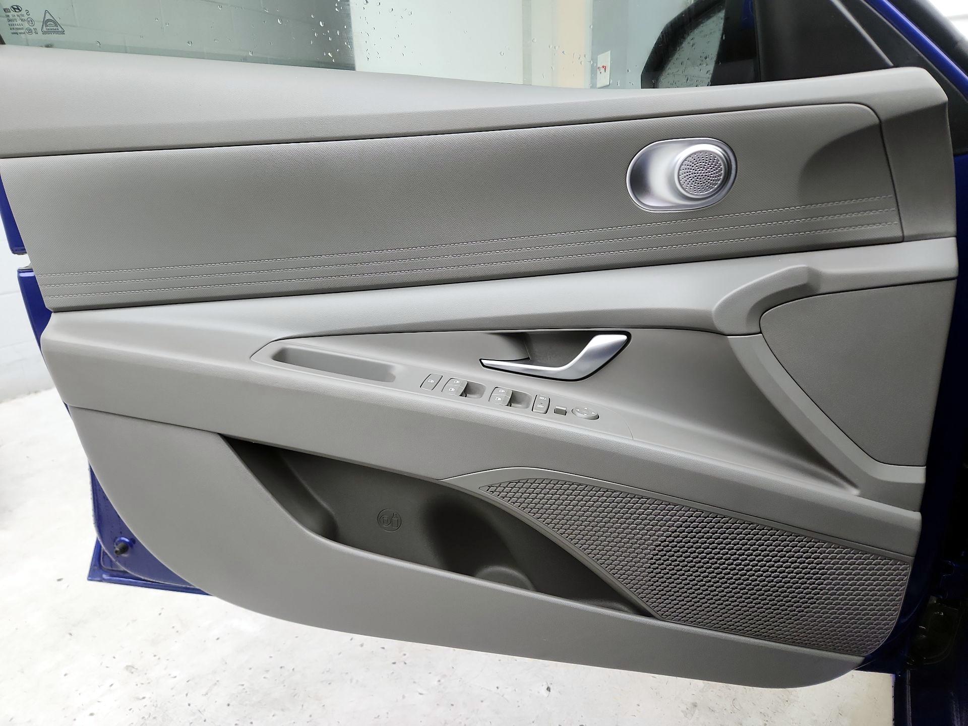 Thumbnail: 2022 Hyundai Elantra - 12