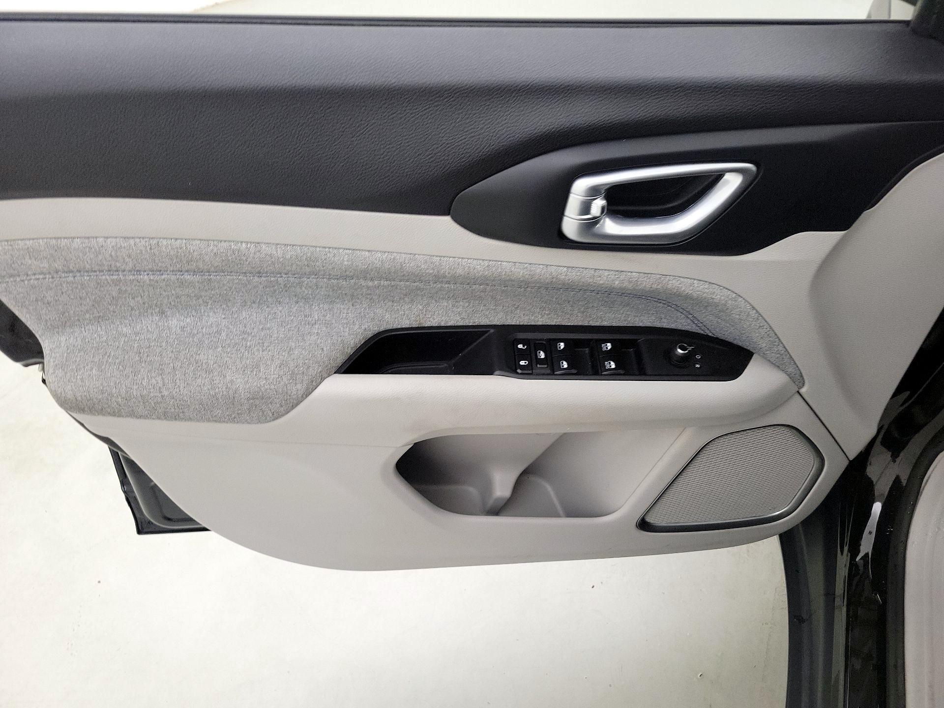 Thumbnail: 2023 Jeep Compass - 12