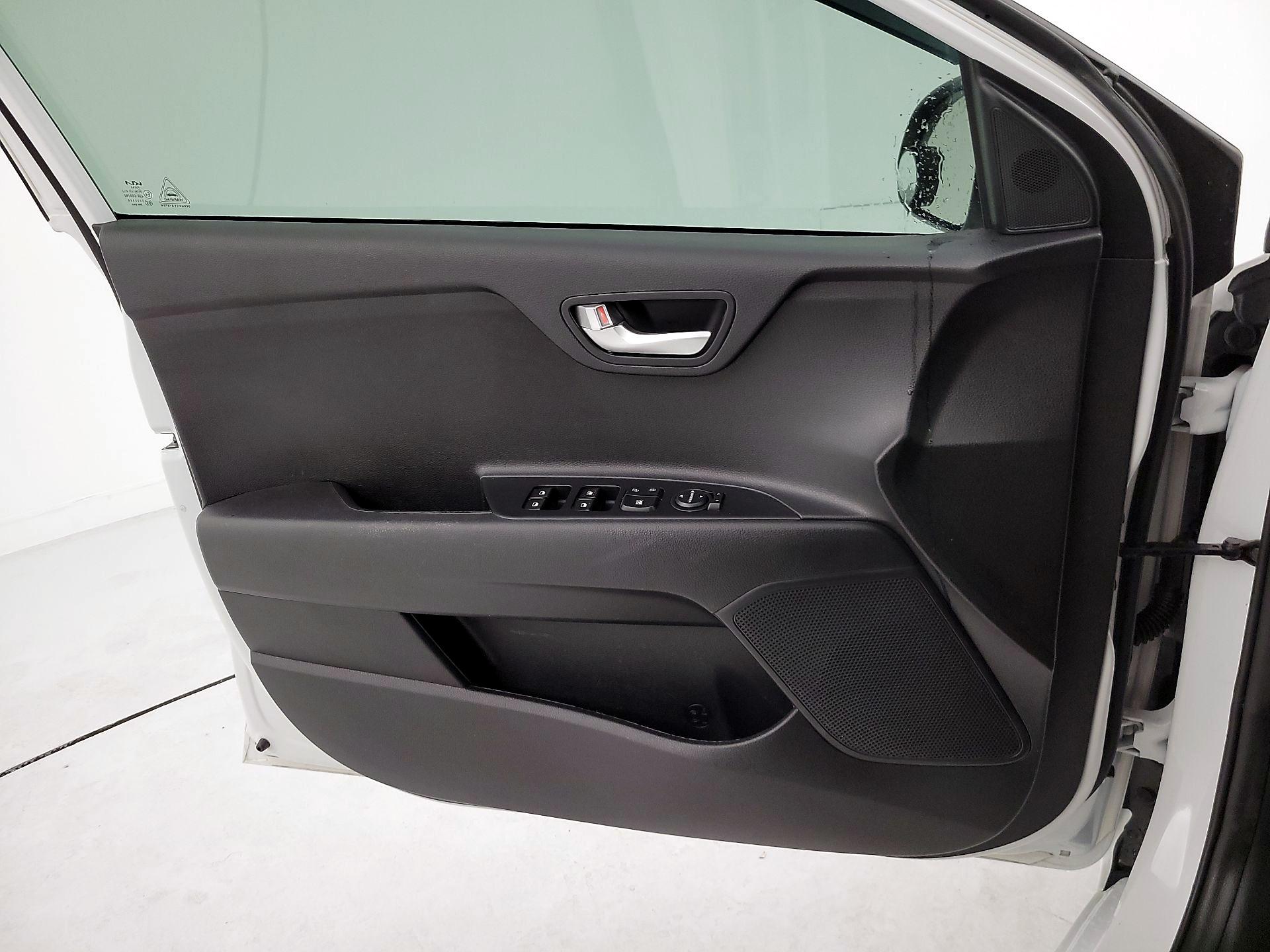 Thumbnail: 2023 Kia Rio - 12