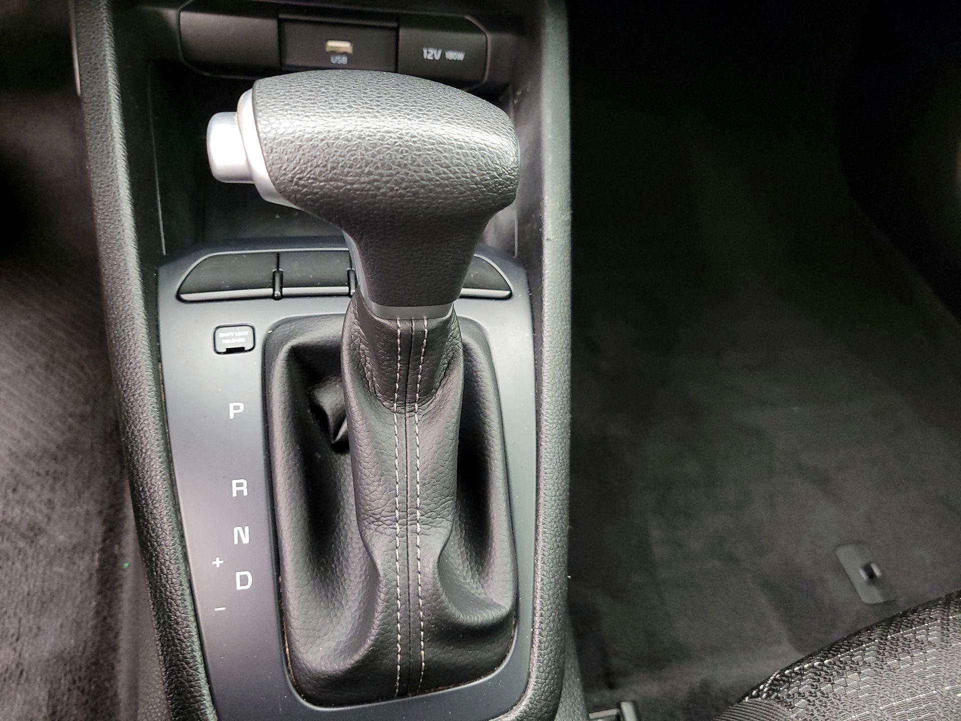 Thumbnail: 2023 Kia Rio - 17