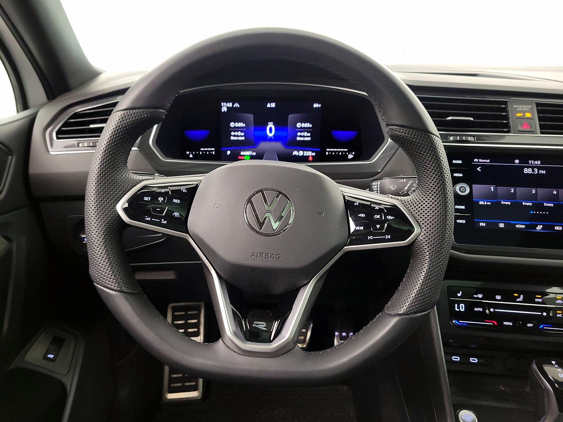 Thumbnail: 2022 Volkswagen Tiguan - 10