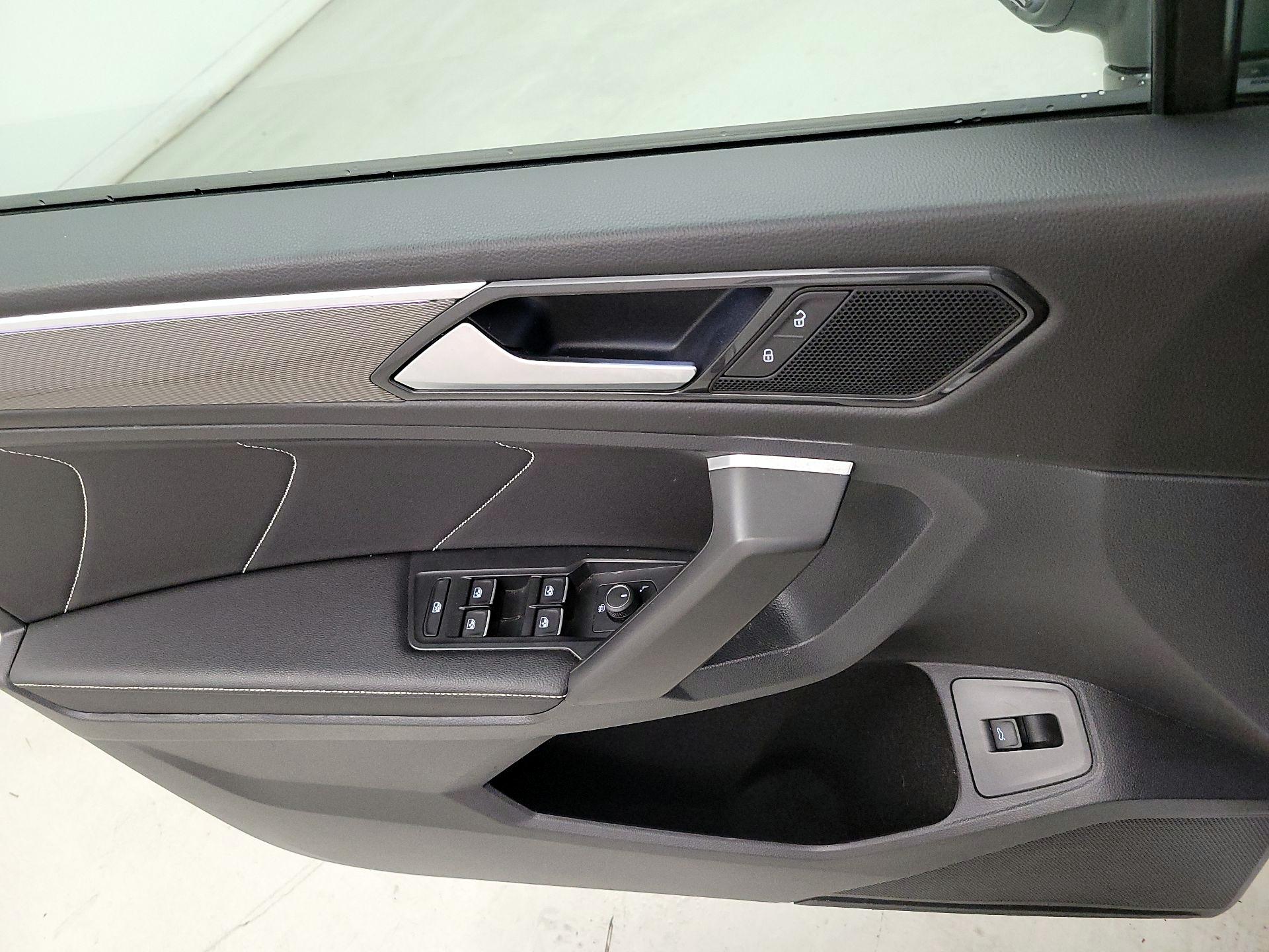 Thumbnail: 2022 Volkswagen Tiguan - 12