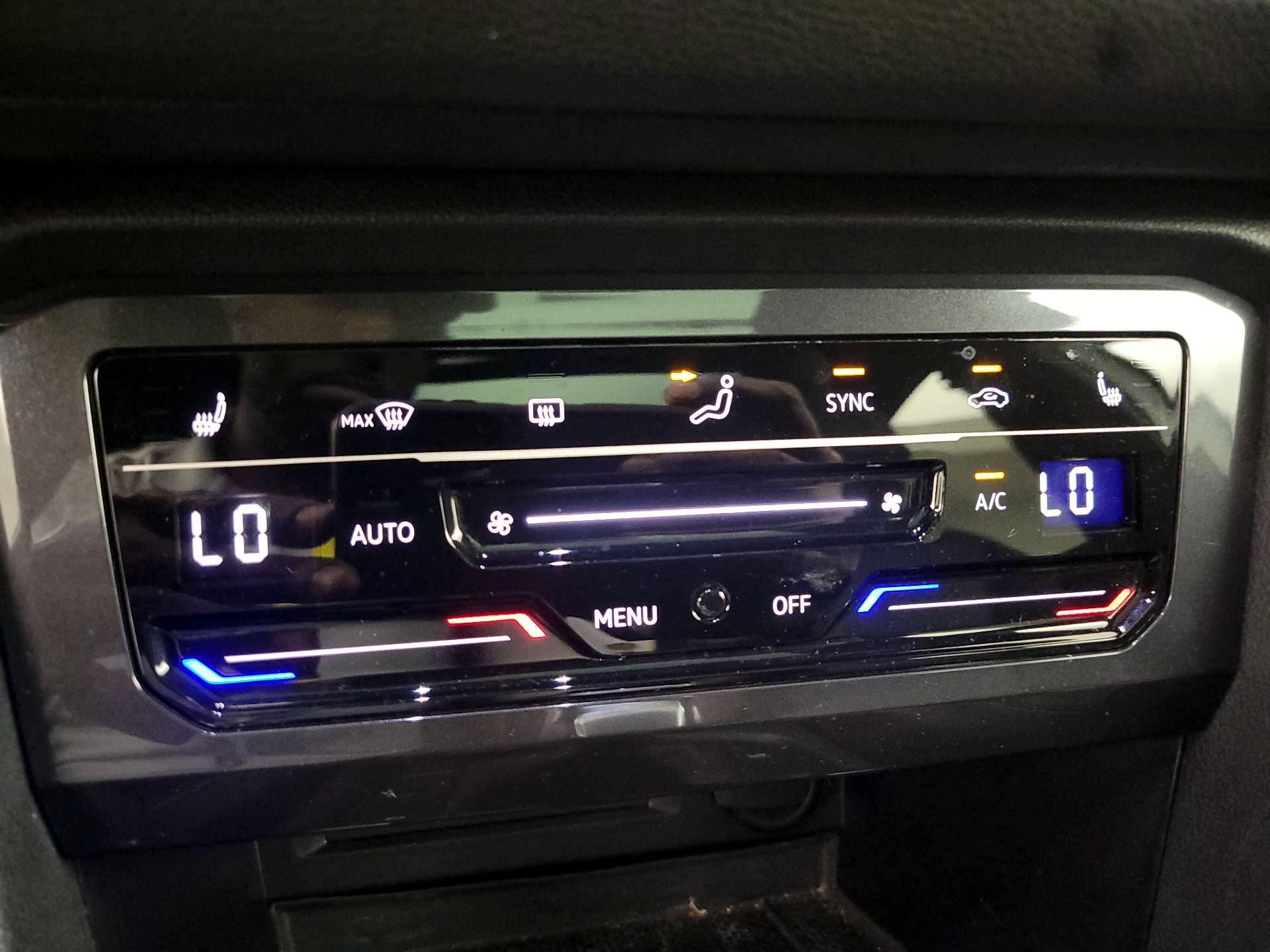 Thumbnail: 2022 Volkswagen Tiguan - 16