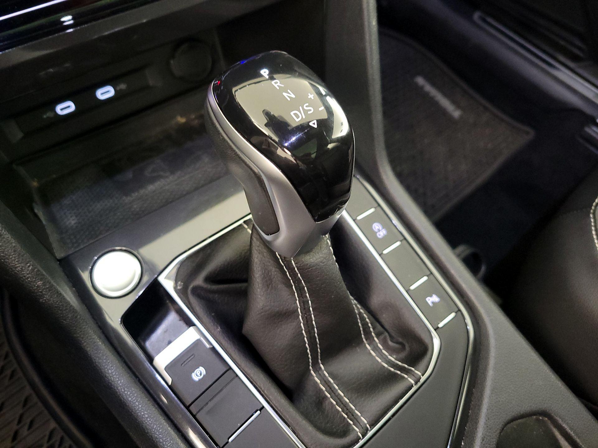 Thumbnail: 2022 Volkswagen Tiguan - 17