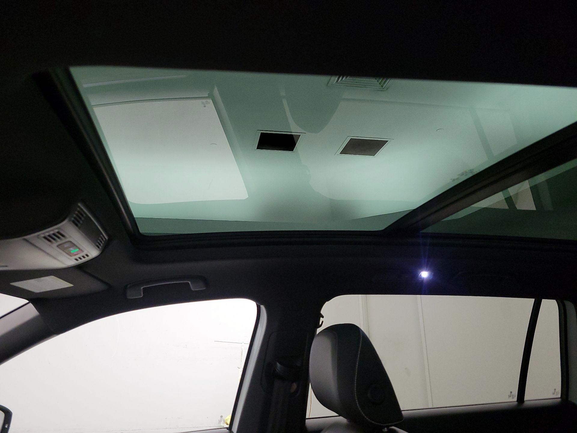 Thumbnail: 2022 Volkswagen Tiguan - 19