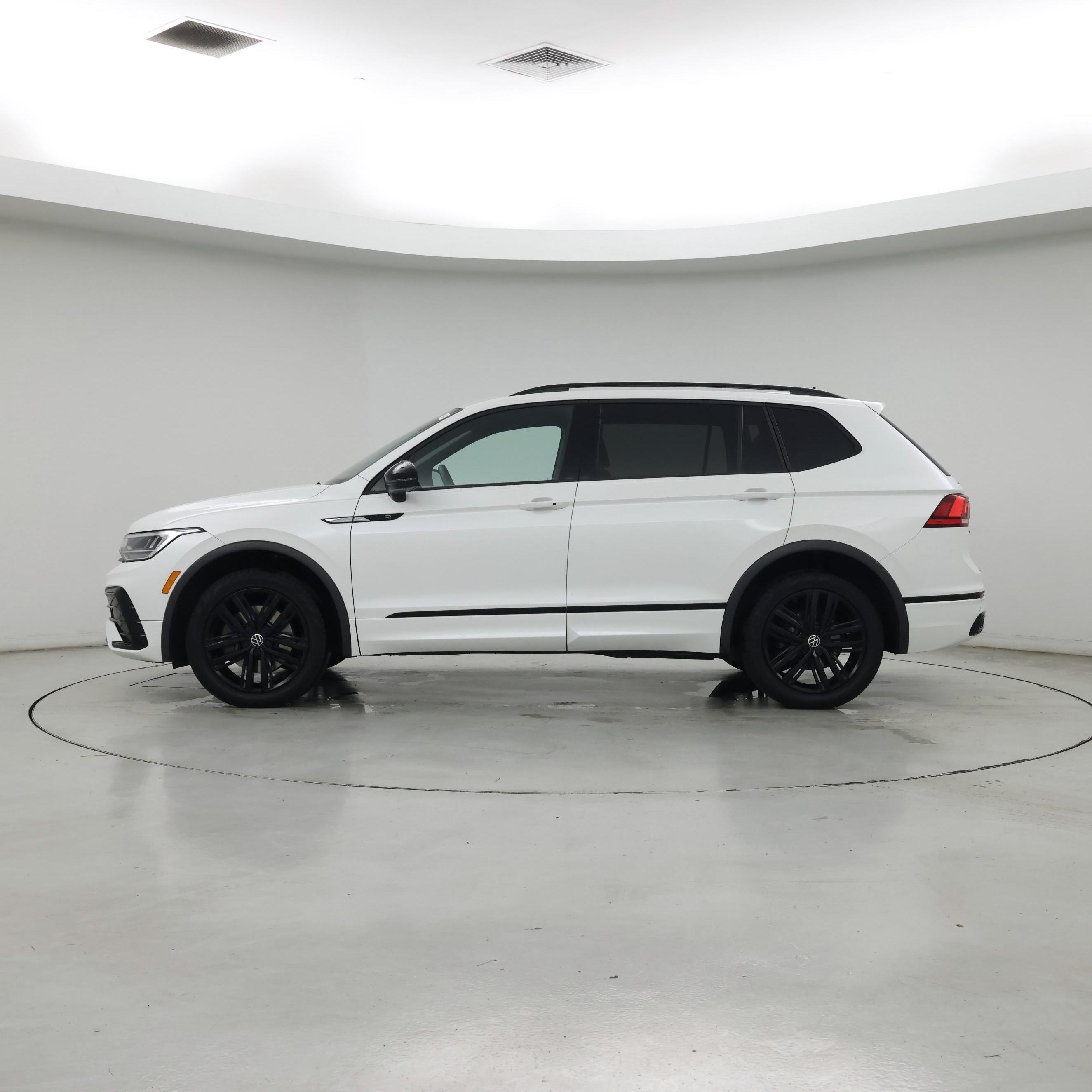 Thumbnail: 2022 Volkswagen Tiguan - 3