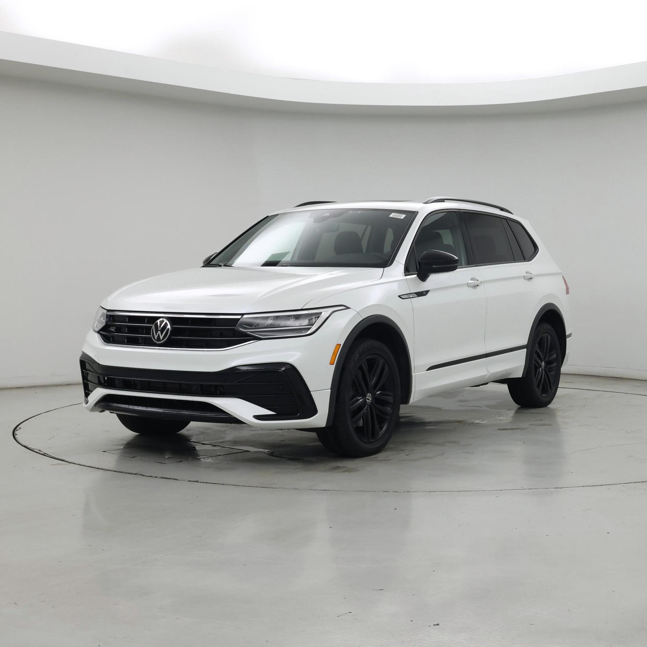 Thumbnail: 2022 Volkswagen Tiguan - 4