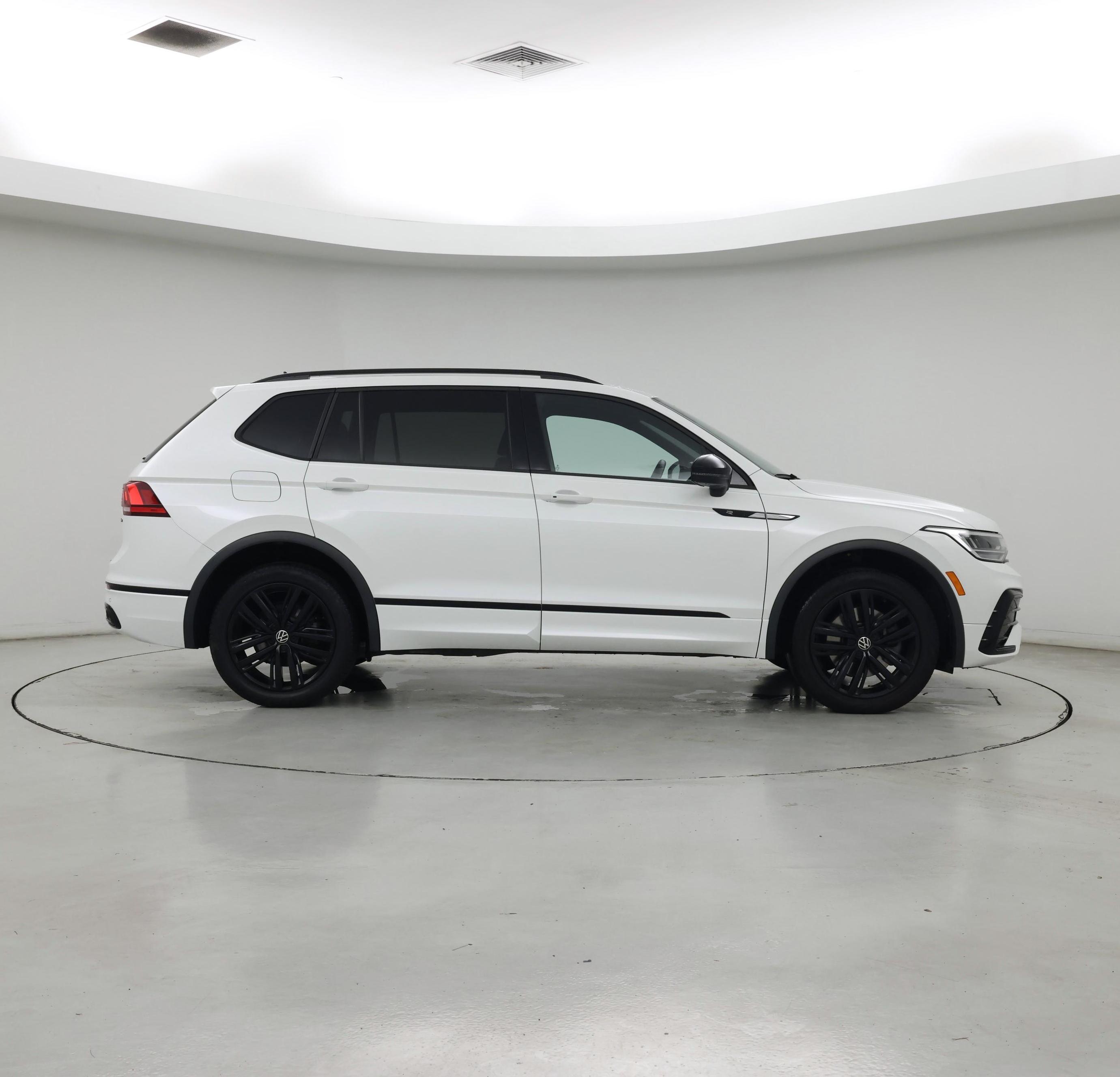 Thumbnail: 2022 Volkswagen Tiguan - 7