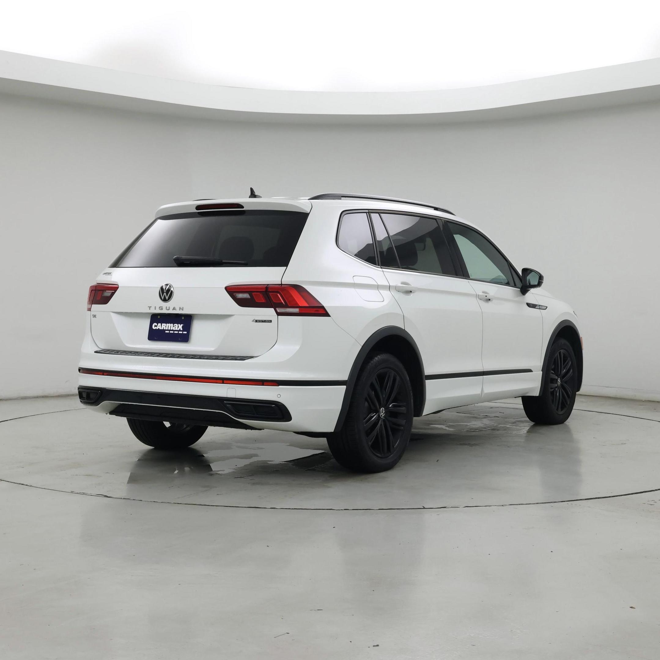 Thumbnail: 2022 Volkswagen Tiguan - 8