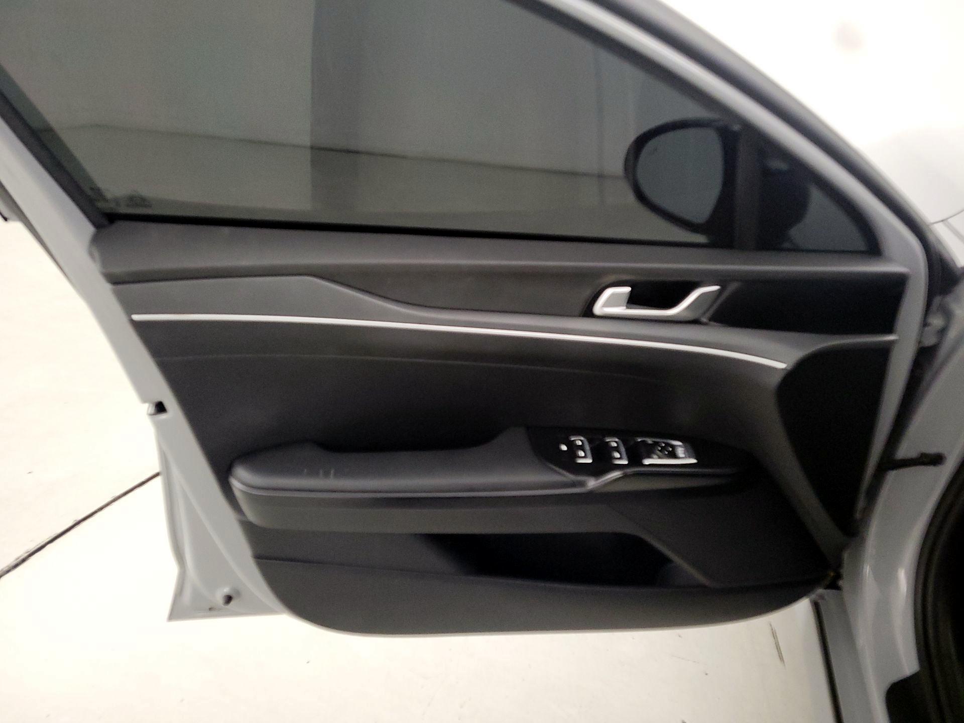 Thumbnail: 2023 Kia K5 - 12
