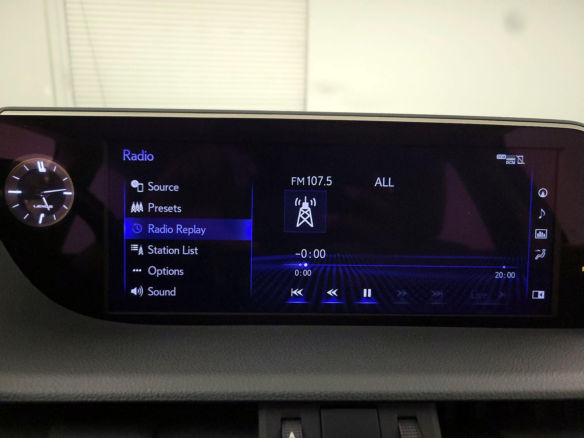 Thumbnail: 2021 Lexus ES - 16