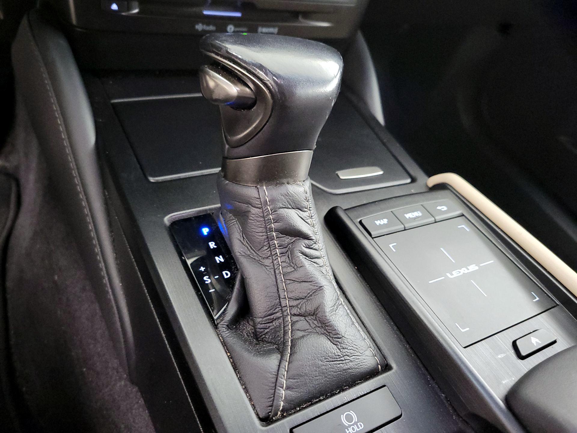 Thumbnail: 2021 Lexus ES - 18
