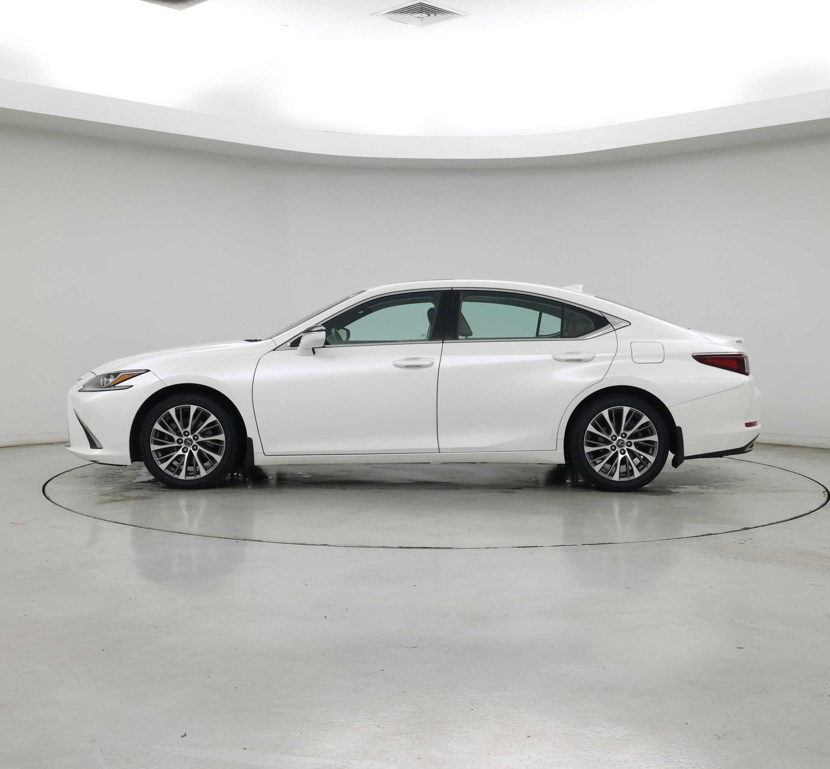 Thumbnail: 2021 Lexus ES - 3