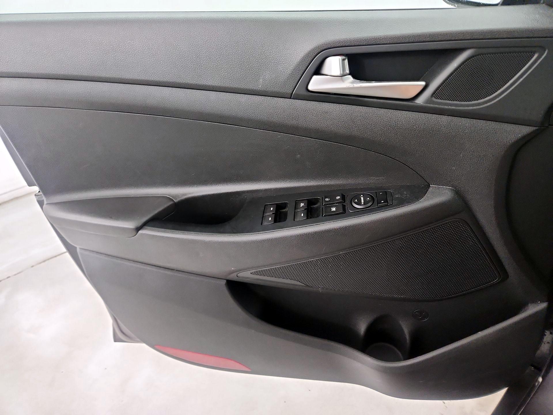 Thumbnail: 2020 Hyundai Tucson - 12