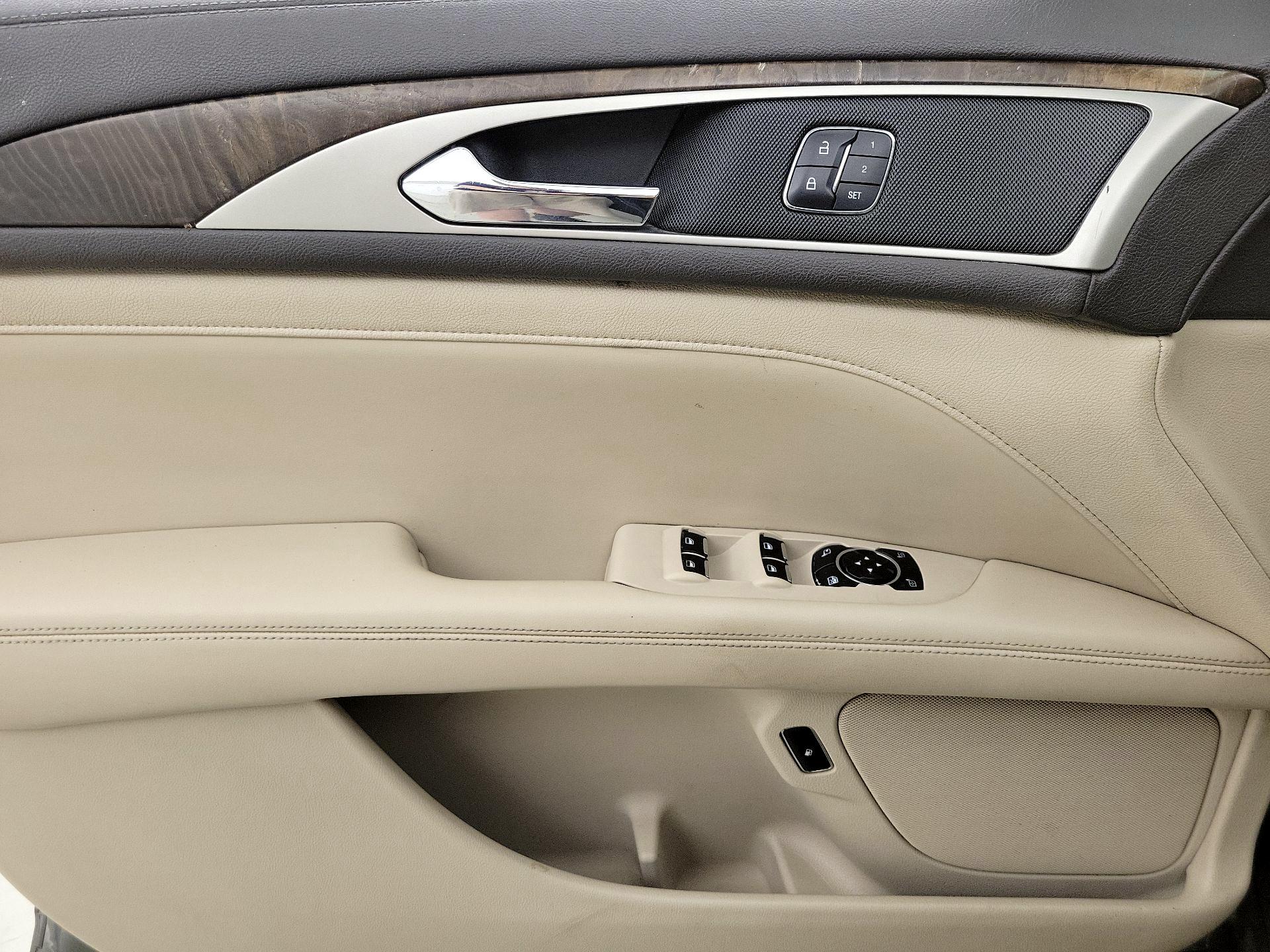 Thumbnail: 2017 Lincoln MKZ - 12