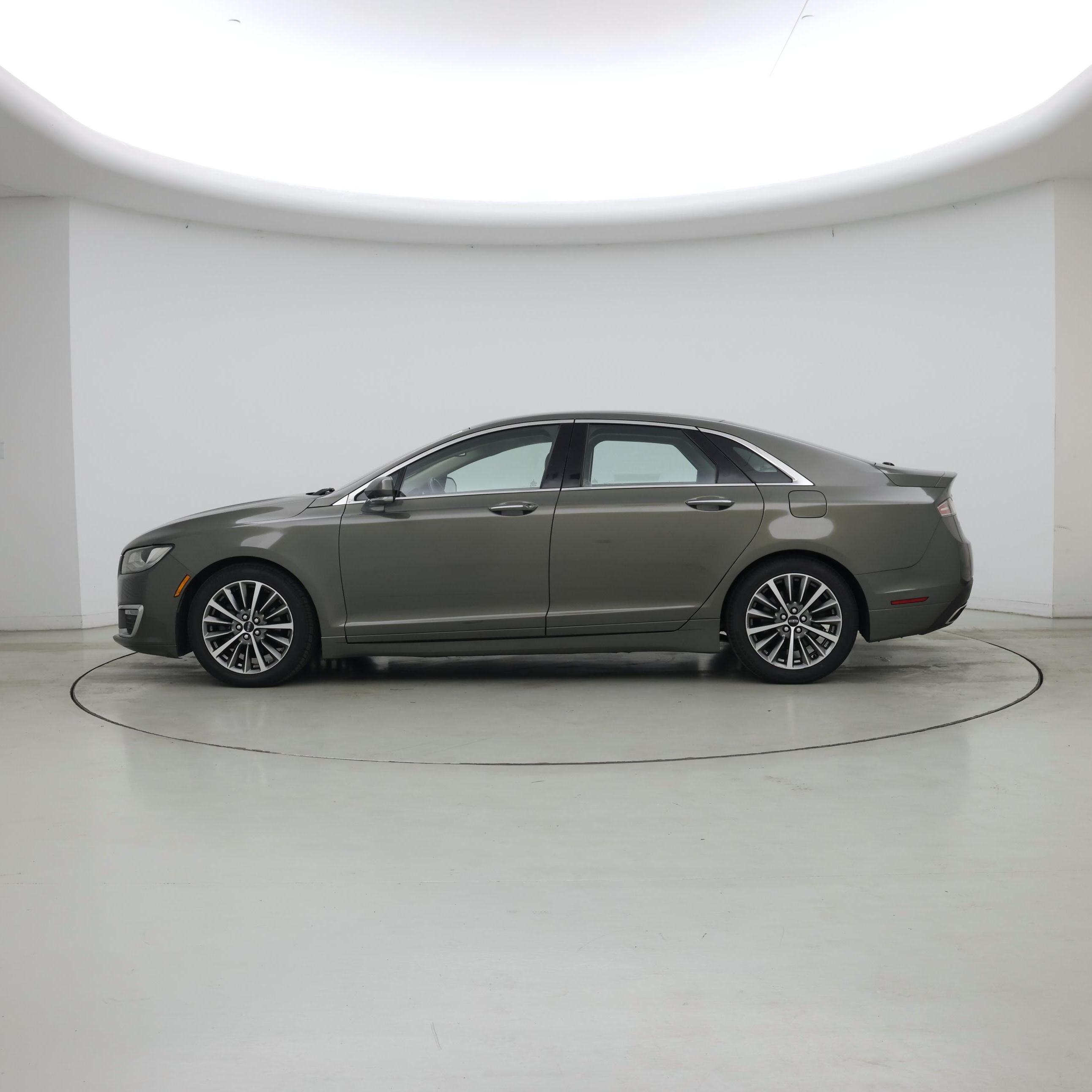 Thumbnail: 2017 Lincoln MKZ - 3