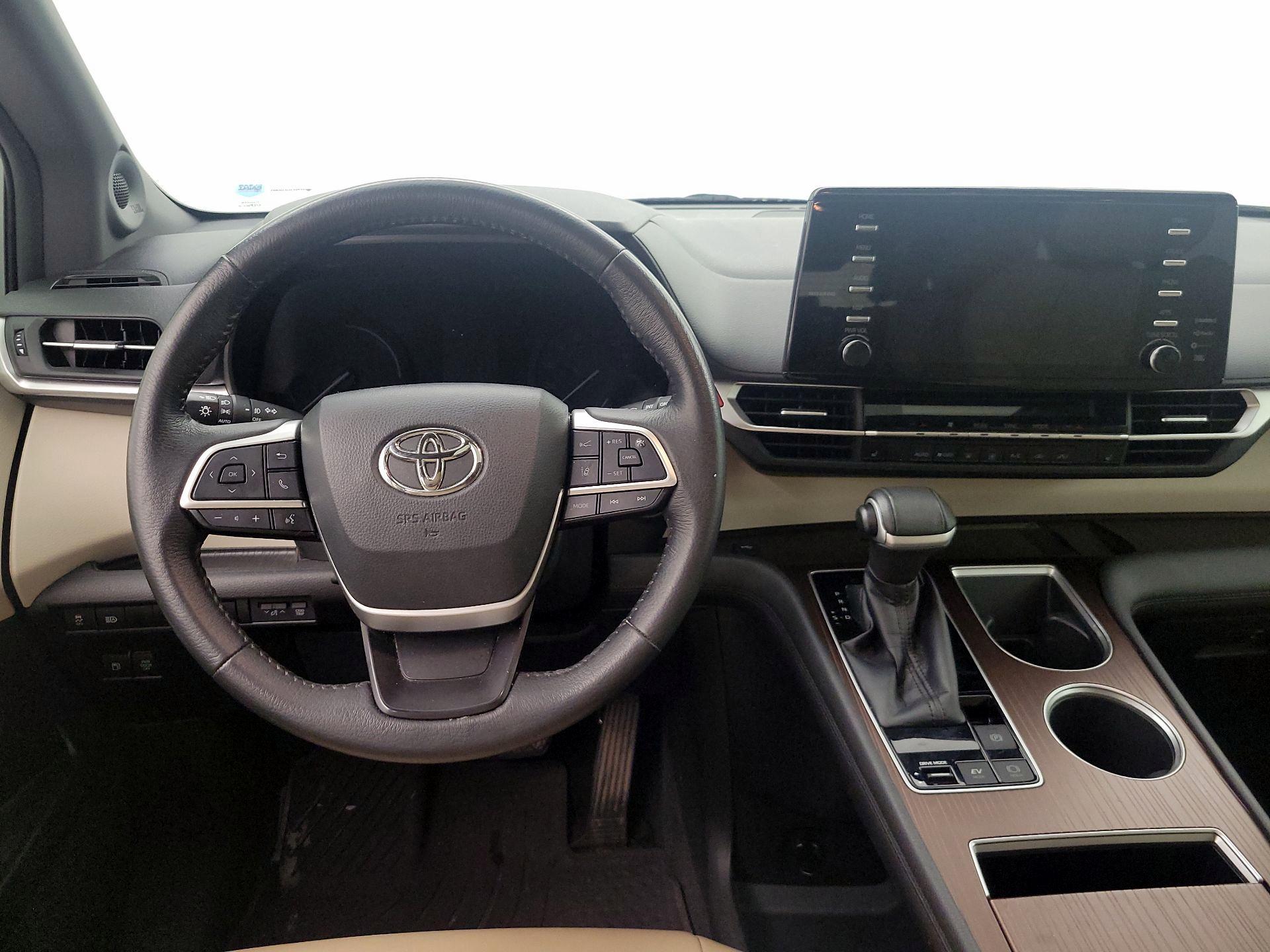 Thumbnail: 2021 Toyota Sienna - 10