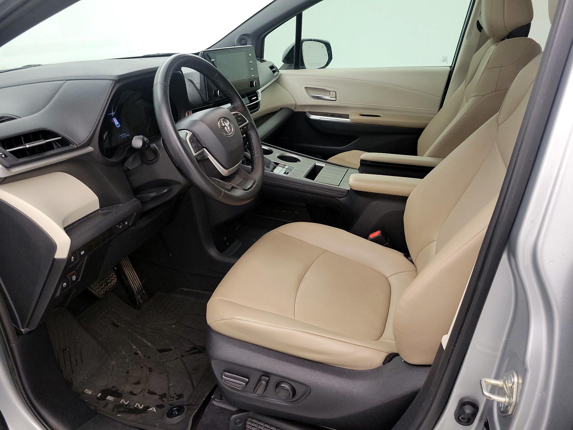 Thumbnail: 2021 Toyota Sienna - 11