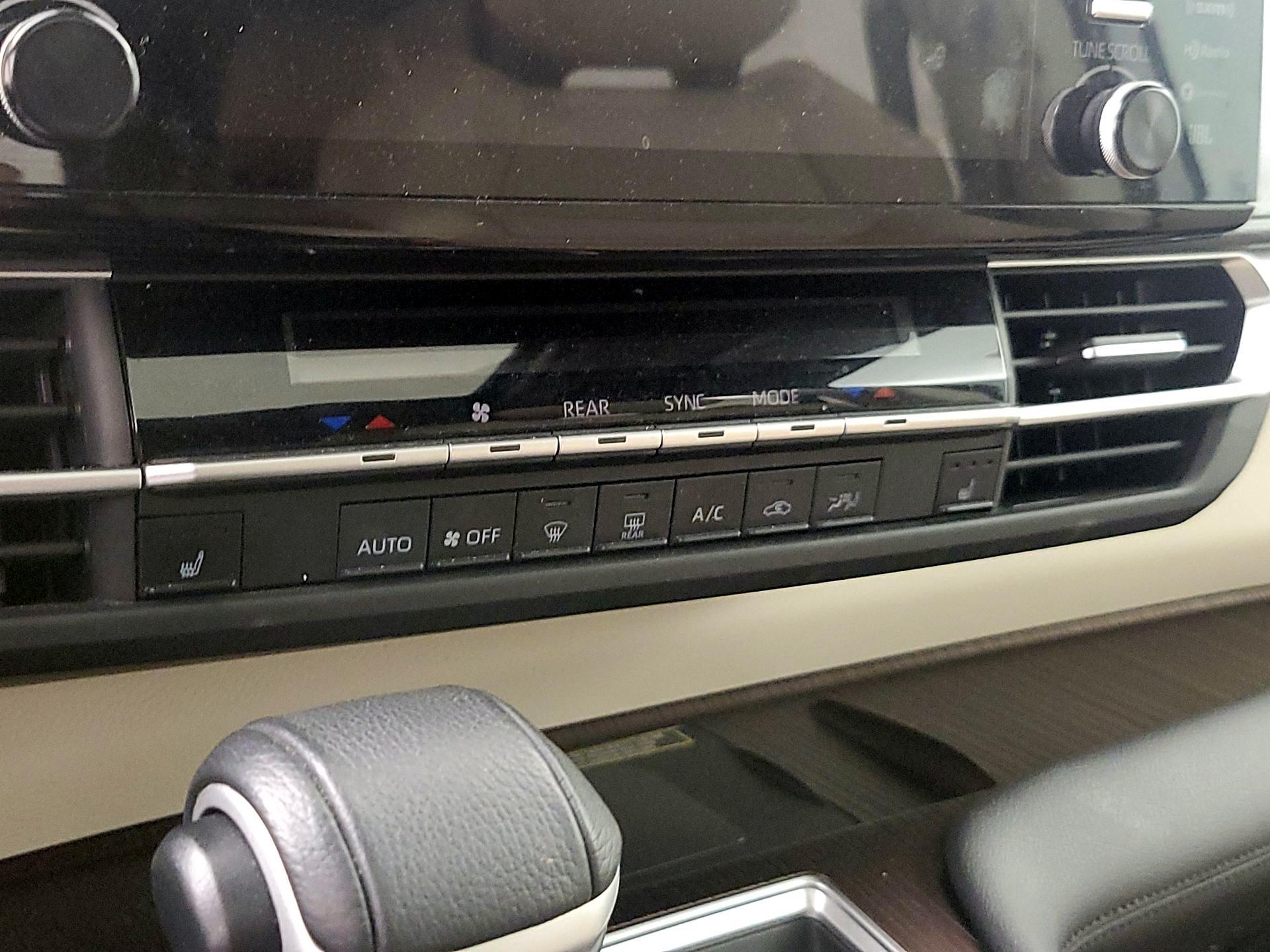 Thumbnail: 2021 Toyota Sienna - 17