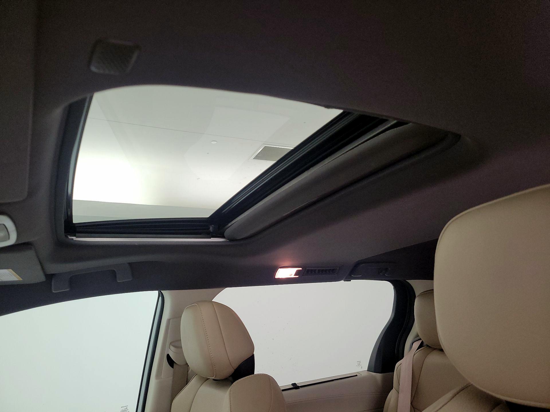 Thumbnail: 2021 Toyota Sienna - 20