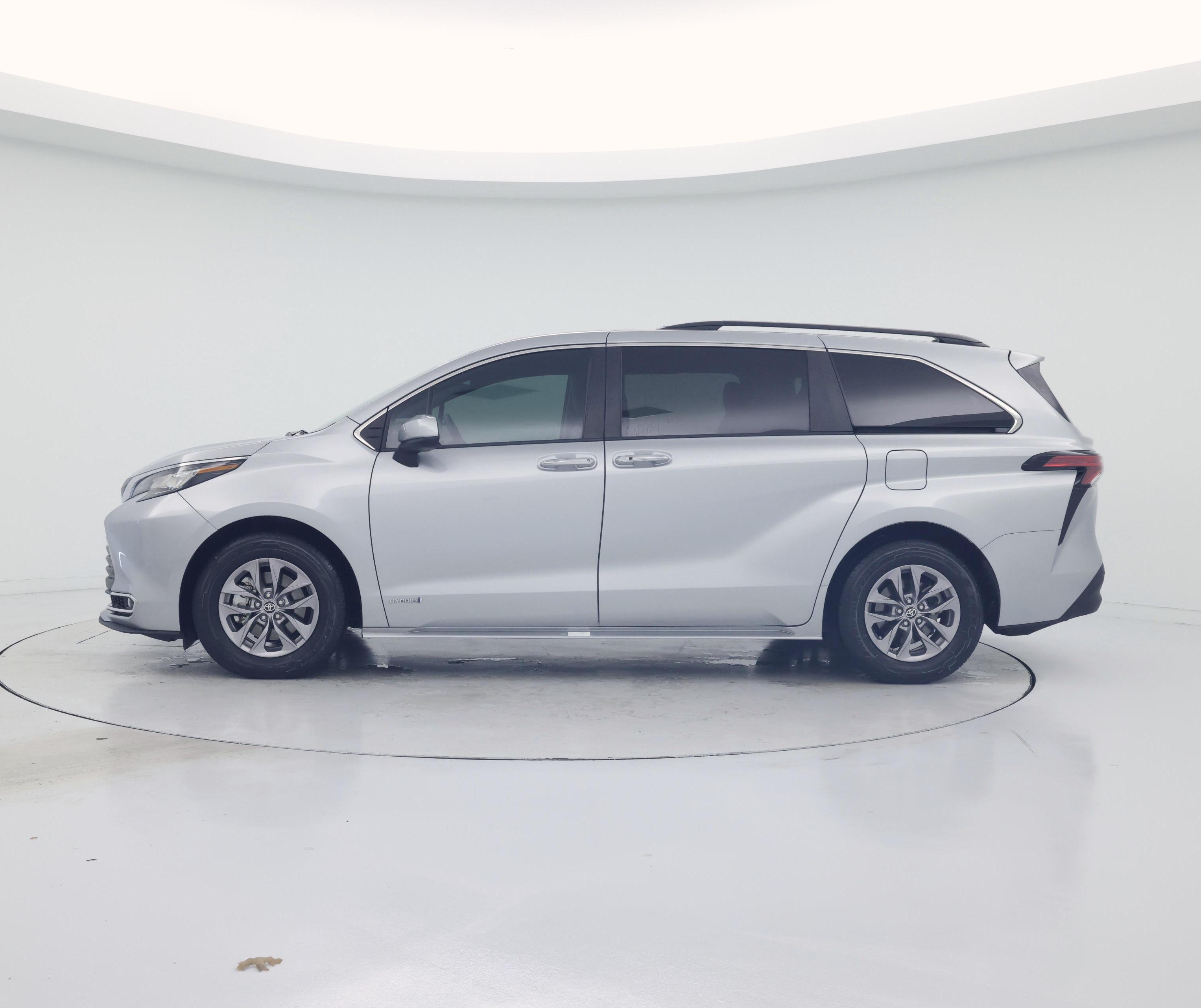 Thumbnail: 2021 Toyota Sienna - 3