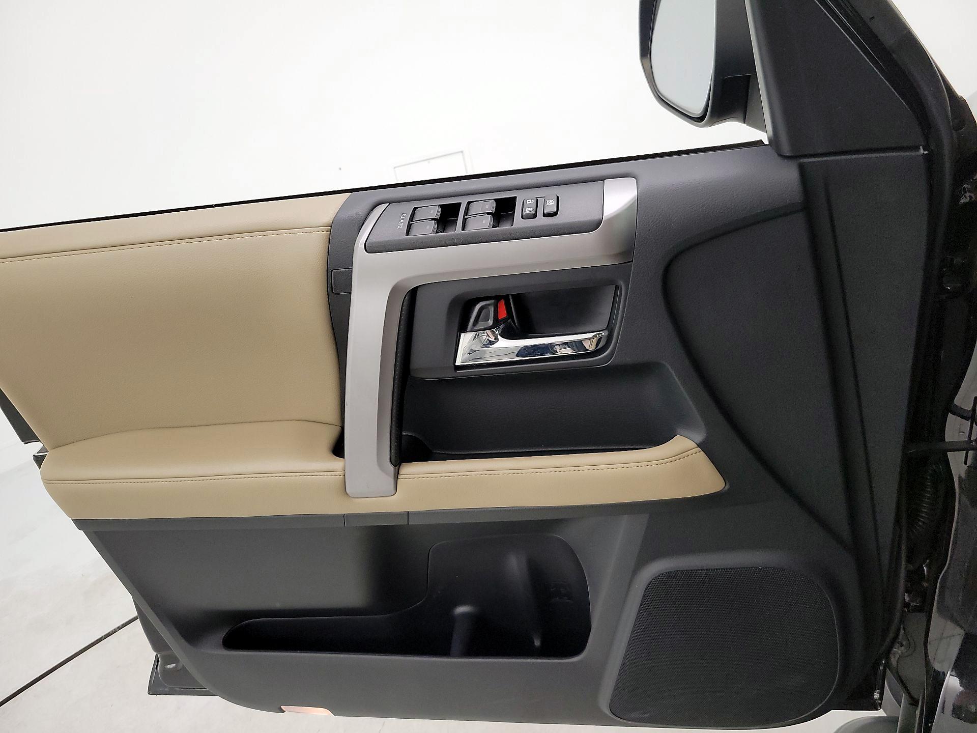 Thumbnail: 2015 Toyota 4Runner - 12