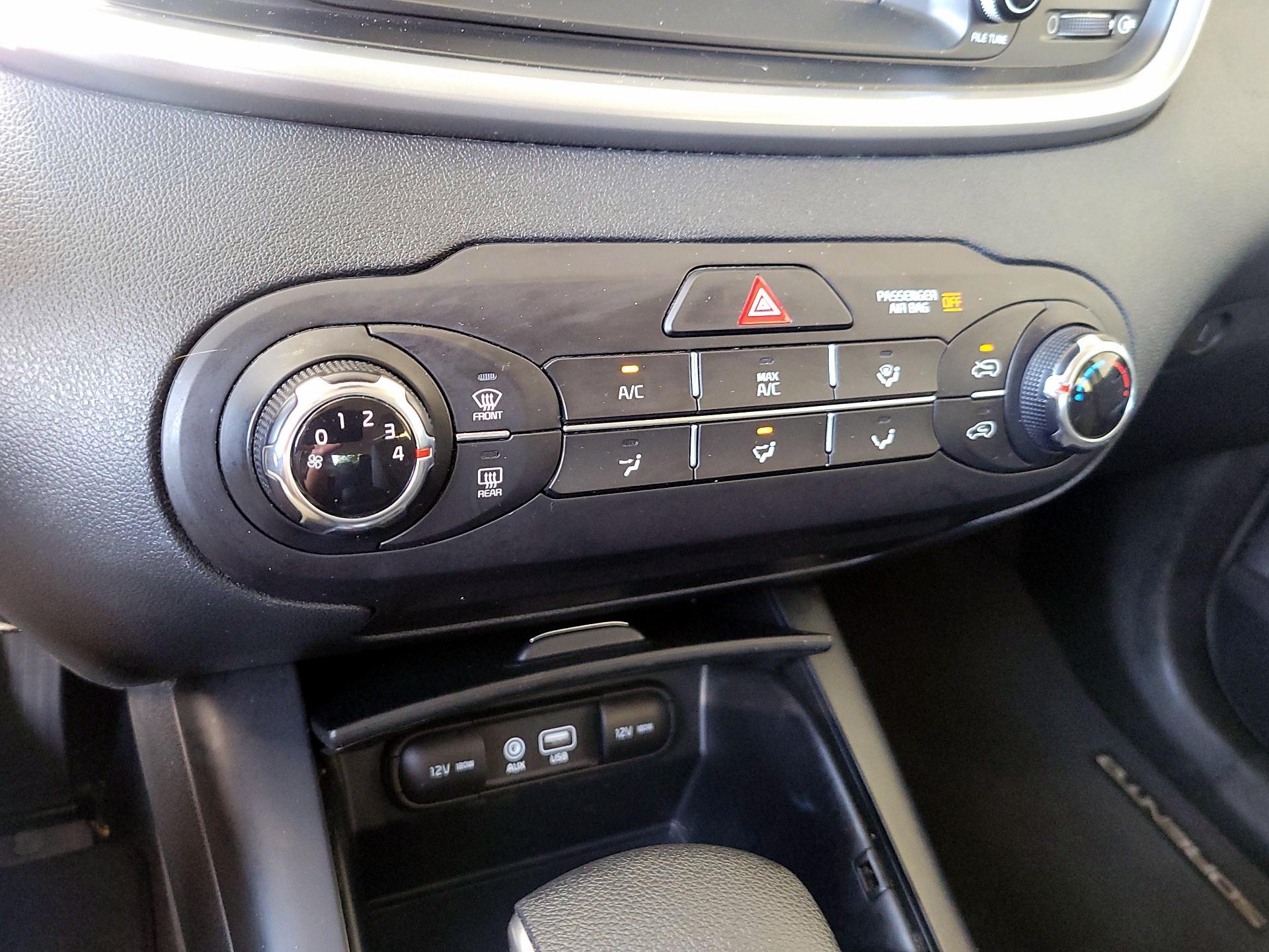 Thumbnail: 2019 Kia Sorento - 16