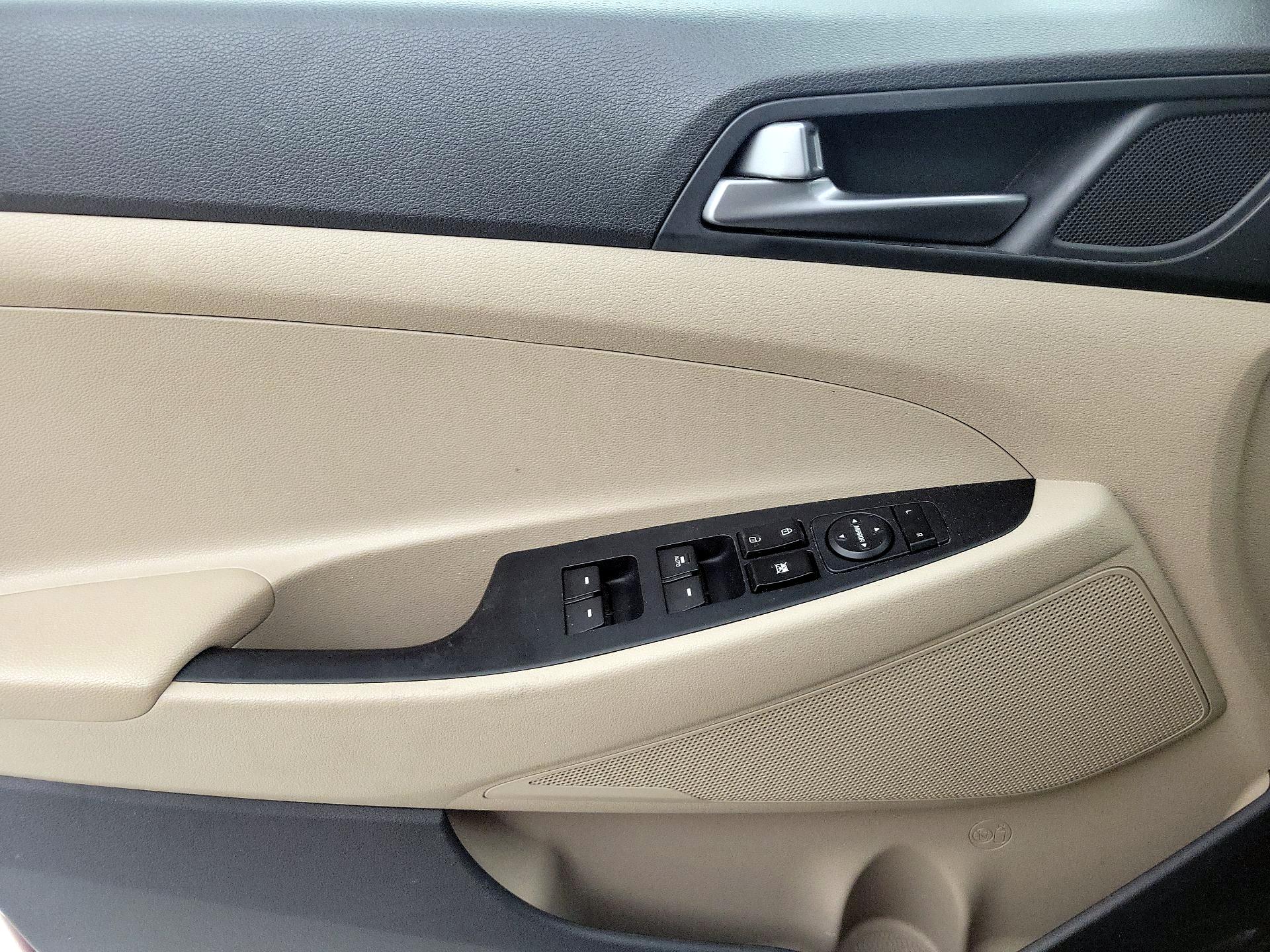 Thumbnail: 2016 Hyundai Tucson - 12