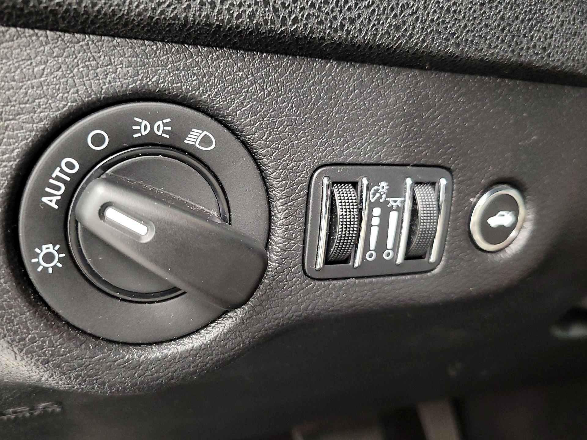 Thumbnail: 2019 Dodge Charger - 13